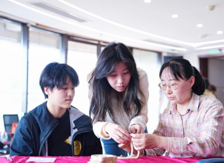 High School Students Are Building a Sustainable Path for Handicrafts Made by People with Disabilities